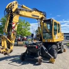 Liebherr A 900
