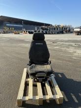 Liebherr Fahrersitz pneumatisch gefedert