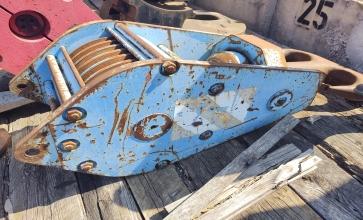 Block 6 sheave sister hook 1 inch no tag