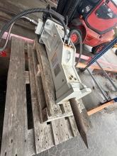 Schäfer Hydraulikhammer TOKU-TNB-1M+Spitzmeissel