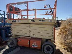 2017 JLG M4069LE