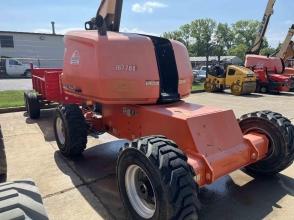 2017 JLG 400S