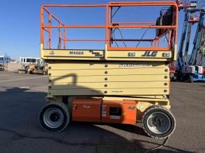 2017 JLG M4069LE