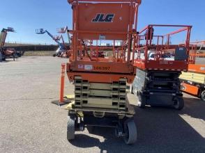 2017 JLG 3246ES