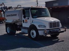 2017 Freightliner M2106