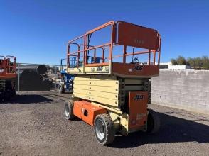 2017 JLG M4069LE