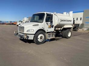 2017 Freightliner M2106