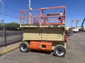 2017 JLG M4069LE
